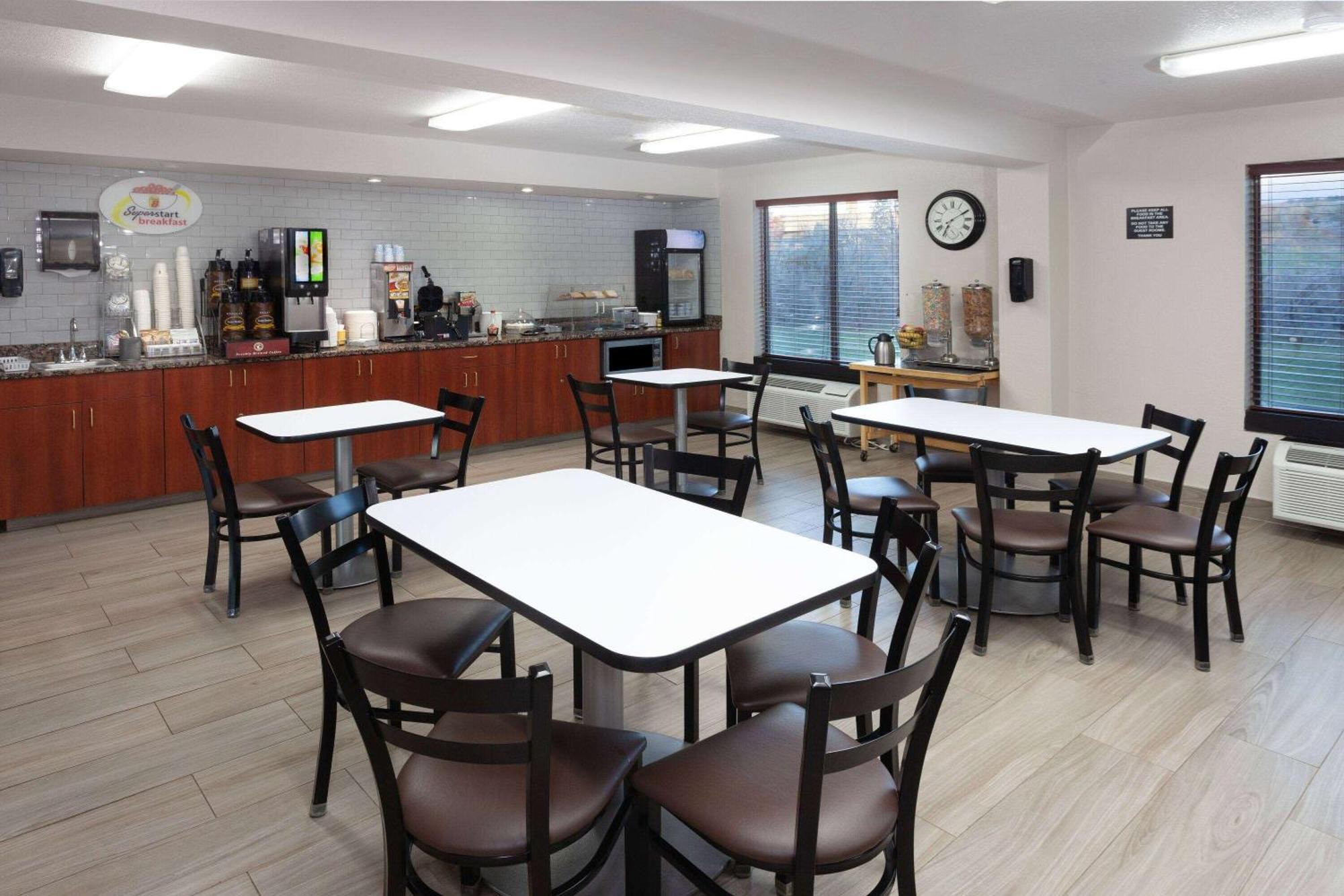 Super 8 By Wyndham Wausau Eksteriør bilde